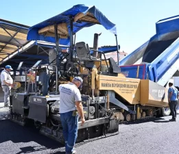 Büyükşehir’den Gördes’te asfalt çalışması