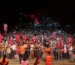 Binlerce Aydınlı İncirliova’da Zafer Bayramı coşkusunu yaşadı