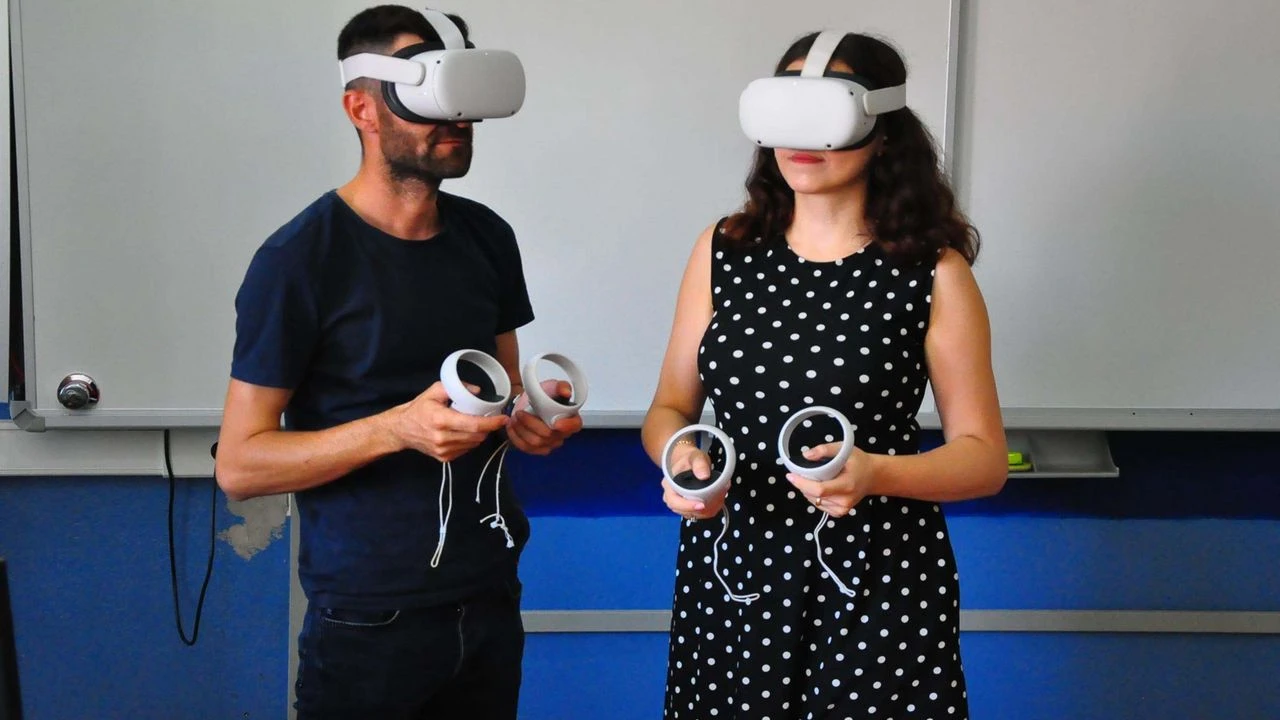 Öğretmen çiftten VR destekli eğitim modeli