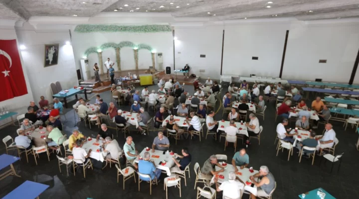Briç tutkunları Selçuk’ta buluştu