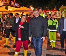 Başkan Tugay Foça’da incelemelerde bulundu