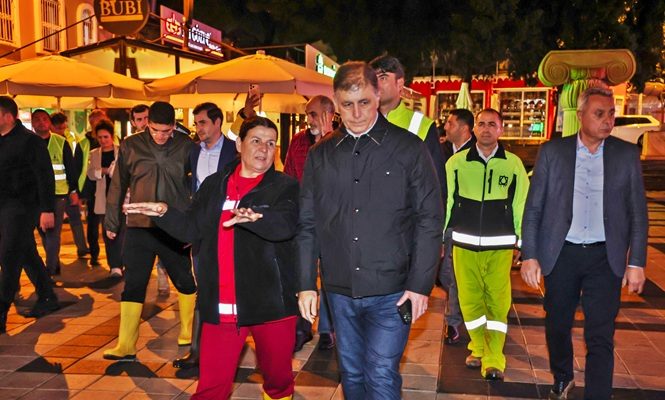 Başkan Tugay Foça’da incelemelerde bulundu