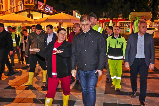 Başkan Tugay Foça’da incelemelerde bulundu