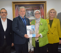 AK Parti’den İESOB’ye çıkarma! Belgin Uygur İzmir esnafını dinledi