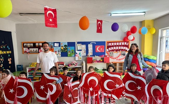 Dokuz Eylül Rotary ve Rotaract’tan renkli uçurtma şenliği