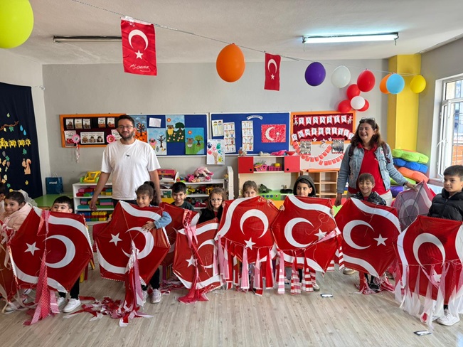 Dokuz Eylül Rotary ve Rotaract’tan renkli uçurtma şenliği