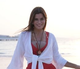 Ece Vahapoğlu, Dubai’de Dolunay Seremonisi ve Yoga Yaptırdı
