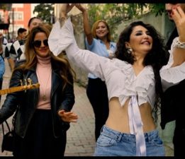 ESRA ÖZTÜRK BEN DEĞİL MÜZİK SOUNDUM DEĞİŞTİ