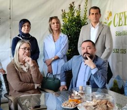 Fuarda AK Parti ve CHP Arasında Güldüren Diyalog:   “En Güzel Başkan Bizde”