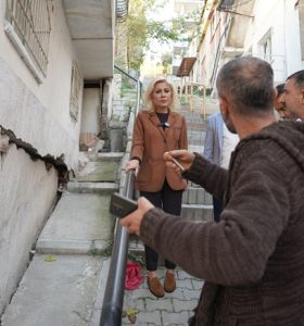 “Harekete geçmeniz için insanlar mı ölmeli?”