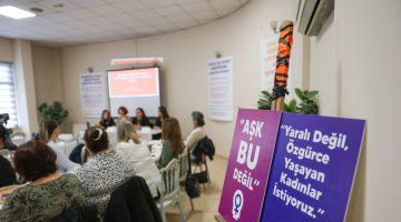 Buca’da Türk dizilerinde romantize edilen şiddet tartışıldı