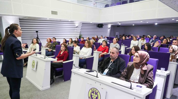 Buca Belediyesi’nden anlamlı adım: Çalışanlarına otizm farkındalık eğitimi verdi