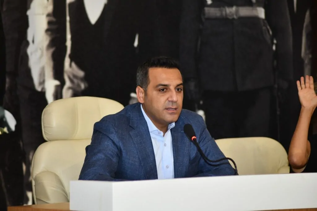 Çiğli’de Şok İddia: Mühürlü Kaçak Otel Rezervasyon Alıyor!