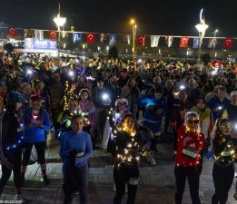 En Uzun Geceyi İzmirliler Aydınlattı
