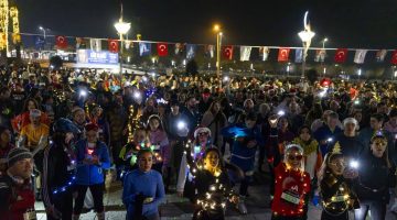 En Uzun Geceyi İzmirliler Aydınlattı