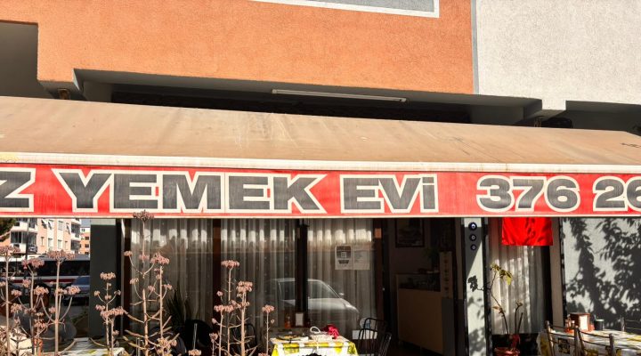 15 Yıllık Lezzet Sırrı: Naz Yemek Evleri’nde Yemekler Değil, ‘Aile’ Pişiyor!