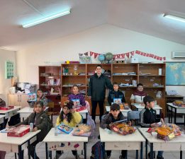 Ülkü Ocakları İzmir İl Başkanlığı’ndan Seferihisar Düzce Köyü İlkokulu’na Kapsamlı Eğitim Desteği