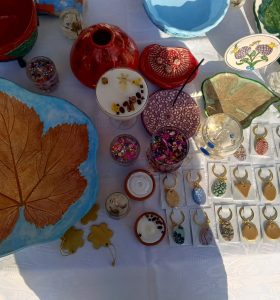 Bergama Belediyesi, Kadın Üreticilere Destek Olmak Amacıyla Cumhuriyet Meydanı’nda Düzenlediği Yeni yıl Kadın Üreticileri Pazarı