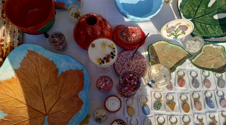 Bergama Belediyesi, Kadın Üreticilere Destek Olmak Amacıyla Cumhuriyet Meydanı’nda Düzenlediği Yeni yıl Kadın Üreticileri Pazarı