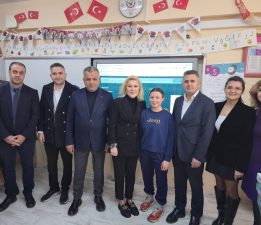 Şebnem Bursalı’dan İlçe Başkanı Oktay Özdemir’e Övgü: “Gençlerin ve Sporun Daima Yanında”
