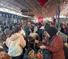 Ferit’in Mandalina Standı Dolup Taşıyor