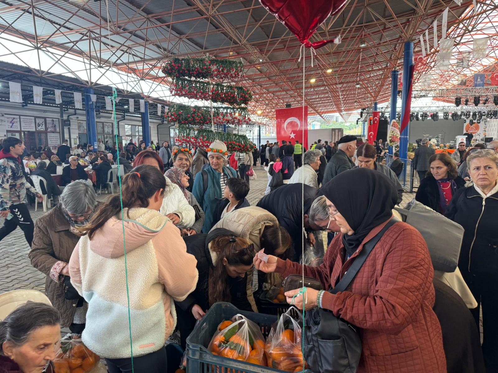 Ferit’in Mandalina Standı Dolup Taşıyor