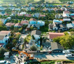 Seferihisar Belediyesi’nden “Kaçak Yapı” uyarısı, hobi bahçeleri yıkılıyor