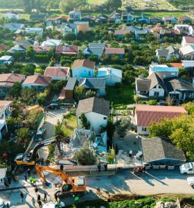 Seferihisar Belediyesi’nden “Kaçak Yapı” uyarısı, hobi bahçeleri yıkılıyor