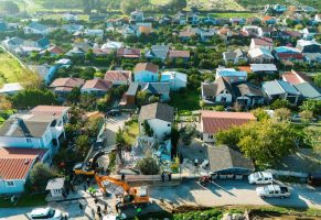 Seferihisar Belediyesi’nden “Kaçak Yapı” uyarısı, hobi bahçeleri yıkılıyor