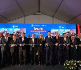 BERGAMA MİLLET BAHÇESİ GÖRKEMLİ TÖRENLE AÇILDI