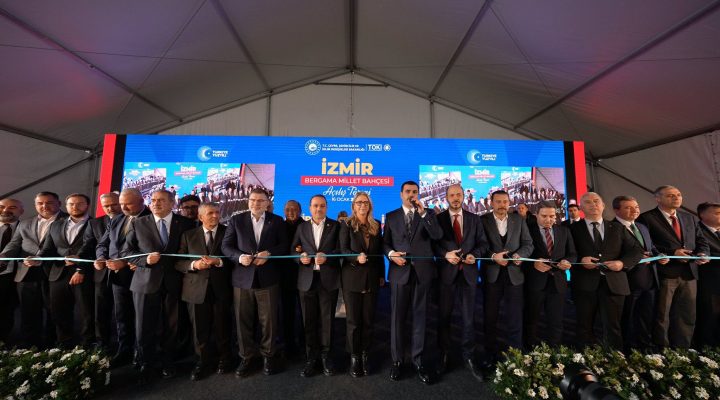 BERGAMA MİLLET BAHÇESİ GÖRKEMLİ TÖRENLE AÇILDI