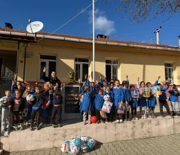 Ülkü Ocakları İzmir İl Başkanlığı’ndan Bayındır Kızılkeçili İlkokulu’na Kapsamlı Eğitim Desteği