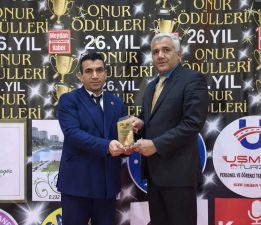 Medya Dünyasında Şeref Kürsüsü: “26. Yılın Onuru” Ödülü Bora Koçu’nun!