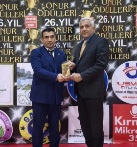 Medya Dünyasında Şeref Kürsüsü: “26. Yılın Onuru” Ödülü Bora Koçu’nun!