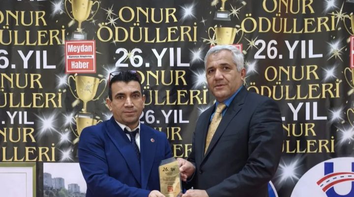 Medya Dünyasında Şeref Kürsüsü: “26. Yılın Onuru” Ödülü Bora Koçu’nun!
