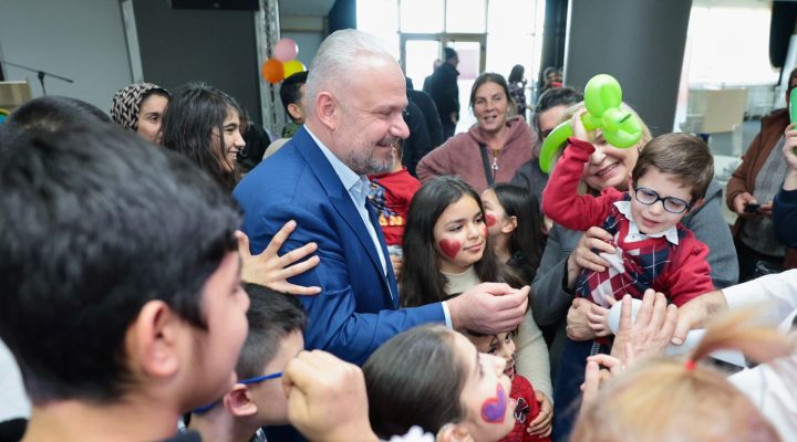 Menemen’de özel çocukların karne sevinci yürekleri ısıttı