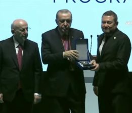 Erdoğan’dan İzmirli İş İnsanı Nazım Torbaoğlu’na Anlamlı Plaket