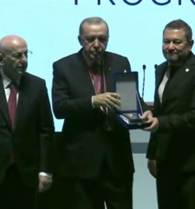 Erdoğan’dan İzmirli İş İnsanı Nazım Torbaoğlu’na Anlamlı Plaket