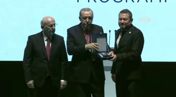 Erdoğan’dan İzmirli İş İnsanı Nazım Torbaoğlu’na Anlamlı Plaket