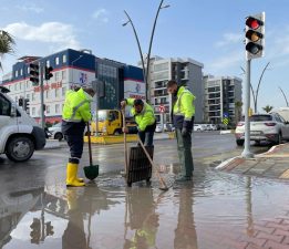 Çiğli Belediyesi Fırtına ve Sağanağa Karşı Seferber Oldu