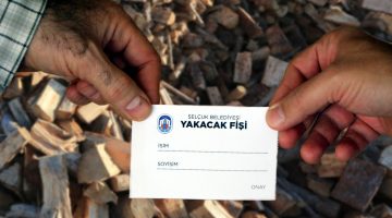 Efes Selçuk Belediyesi’nden sosyal desteğe ihtiyaç duyan ailelere yakacak fişi desteği