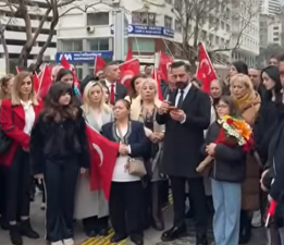 İzmir’de “Yenilik” Zamanı: “Hiç Kimse Yalnız Yürümeyecek!”