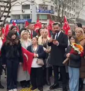 İzmir’de “Yenilik” Zamanı: “Hiç Kimse Yalnız Yürümeyecek!”