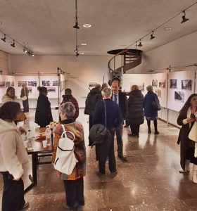 MİDİLLİ’DEN SONRA İKİNCİ SERGİ SAKIZ ADASI’NDA AÇILDI