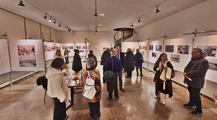 MİDİLLİ’DEN SONRA İKİNCİ SERGİ SAKIZ ADASI’NDA AÇILDI