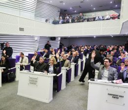 BUCA MECLİSİ’NDE ÇİFTE VEFA