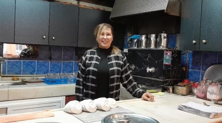 İzmir’de kahveci esnafı nefes alamıyor!