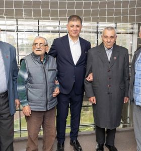 Başkan Tugay huzurevi sakinleriyle bayramlaştı