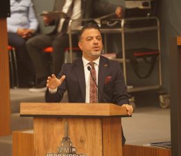 Belediyenin Resmi Aracı Eğlence Hizmetinde mi?