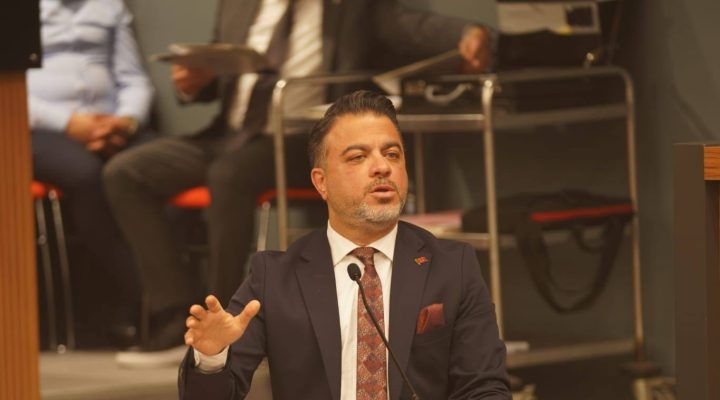 Belediyenin Resmi Aracı Eğlence Hizmetinde mi?